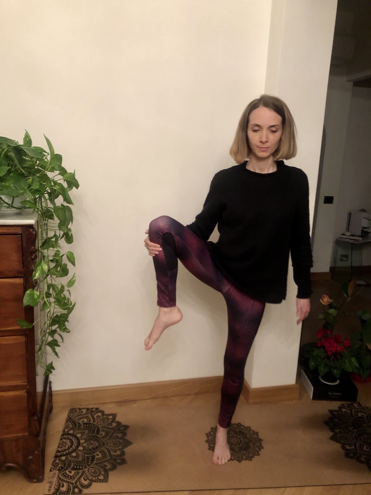 Pratica yoga - Utthita Hasta Padangusthasana (variante).