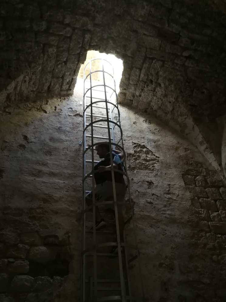 Montemassi - visita dell'interno della rocca.
