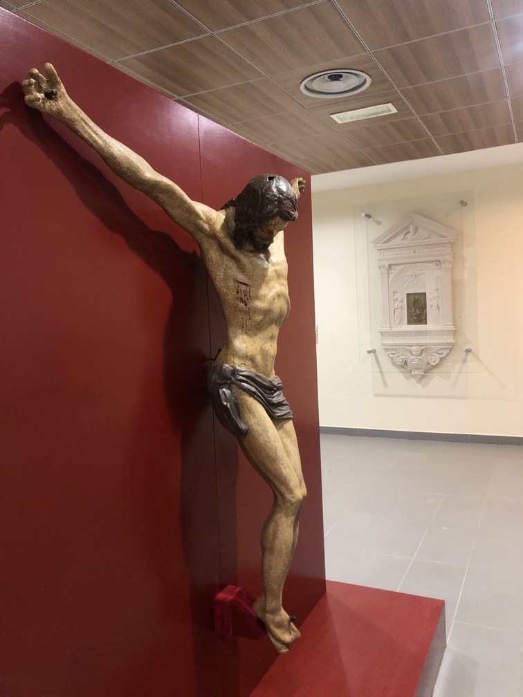 Ospedale di Santa Maria Nuova - cartapesta e tela dipinte: Crocifisso di Felice Palma (1615-1620 ca.).