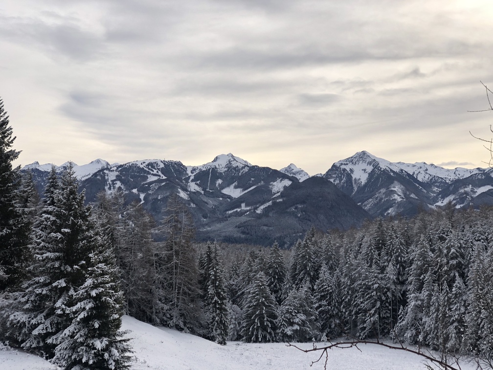 Giro del Solombo - panorama sulla catena del Lagorai in località Ganzaie.