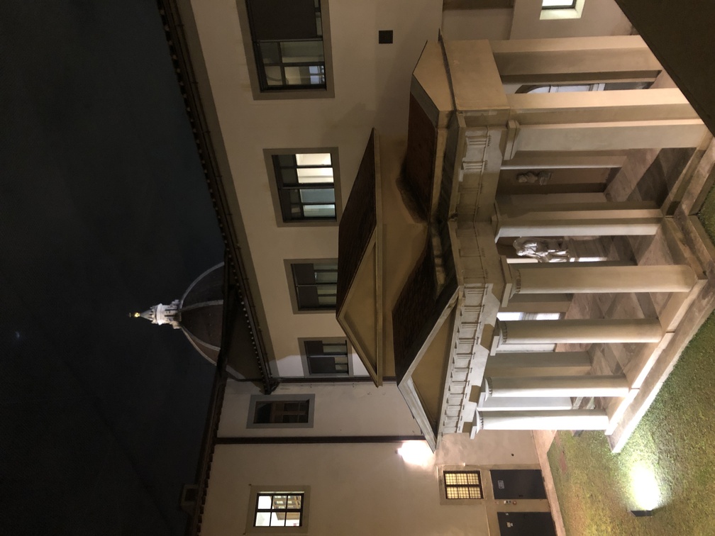 Ospedale di Santa Maria Nuova - vista sul cortile dalla scala monumentale.