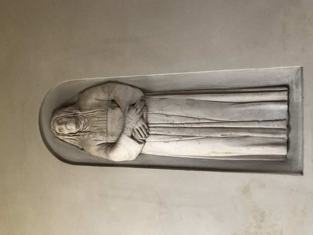 Ospedale di Santa Maria Nuova - Lastra tombale di Monna Tessa, metà XIV sec.