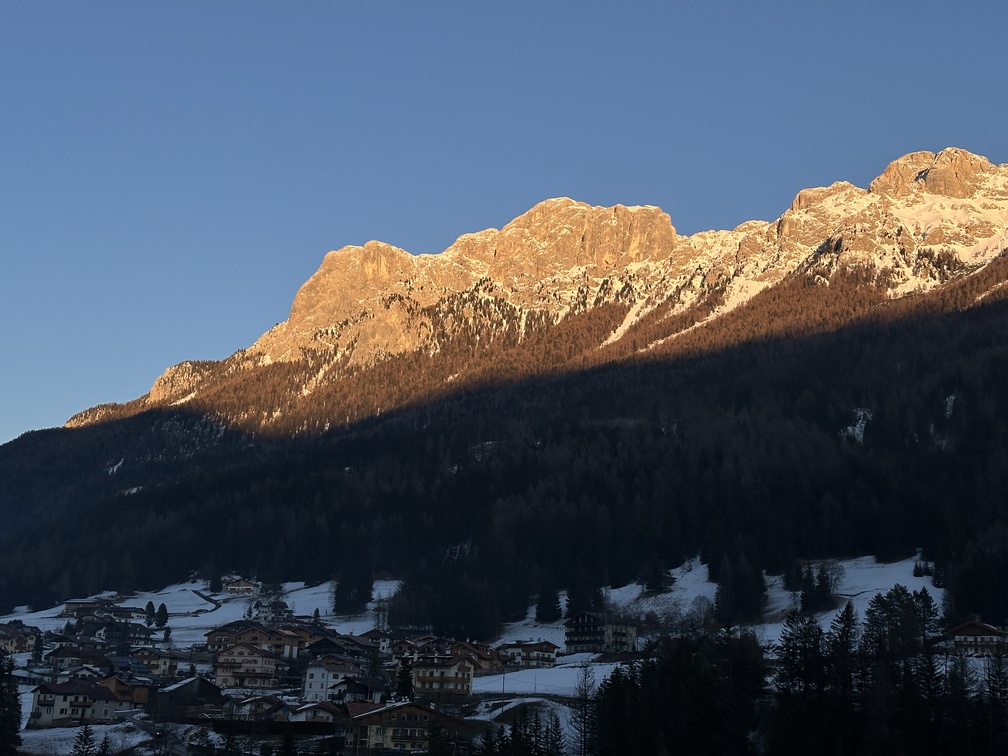 Trekking da Moena a Soraga - il fenomeno dell'Enrosadira.