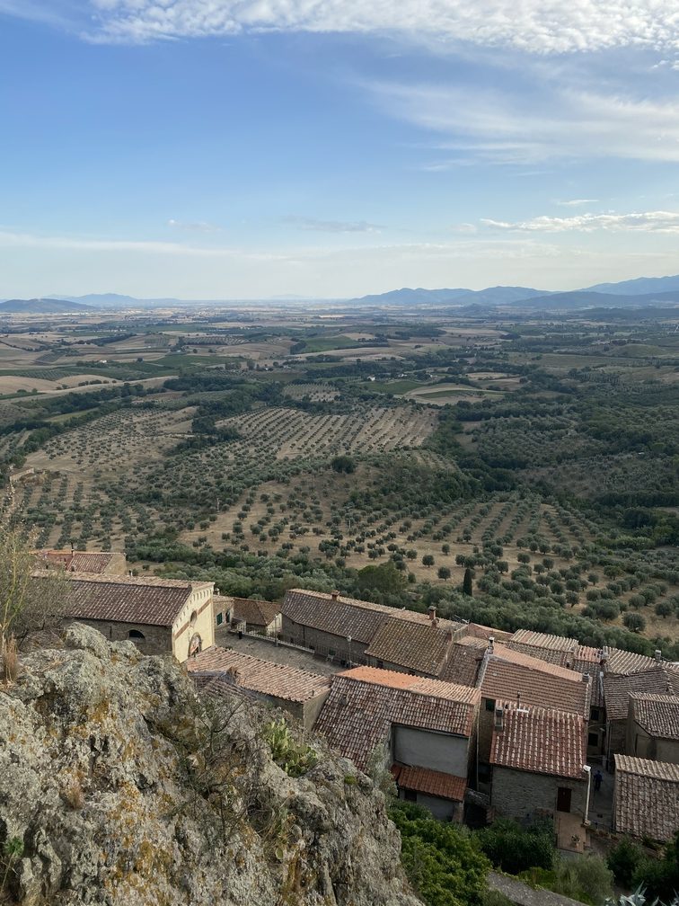 Montemassi - panorama dalla rocca.