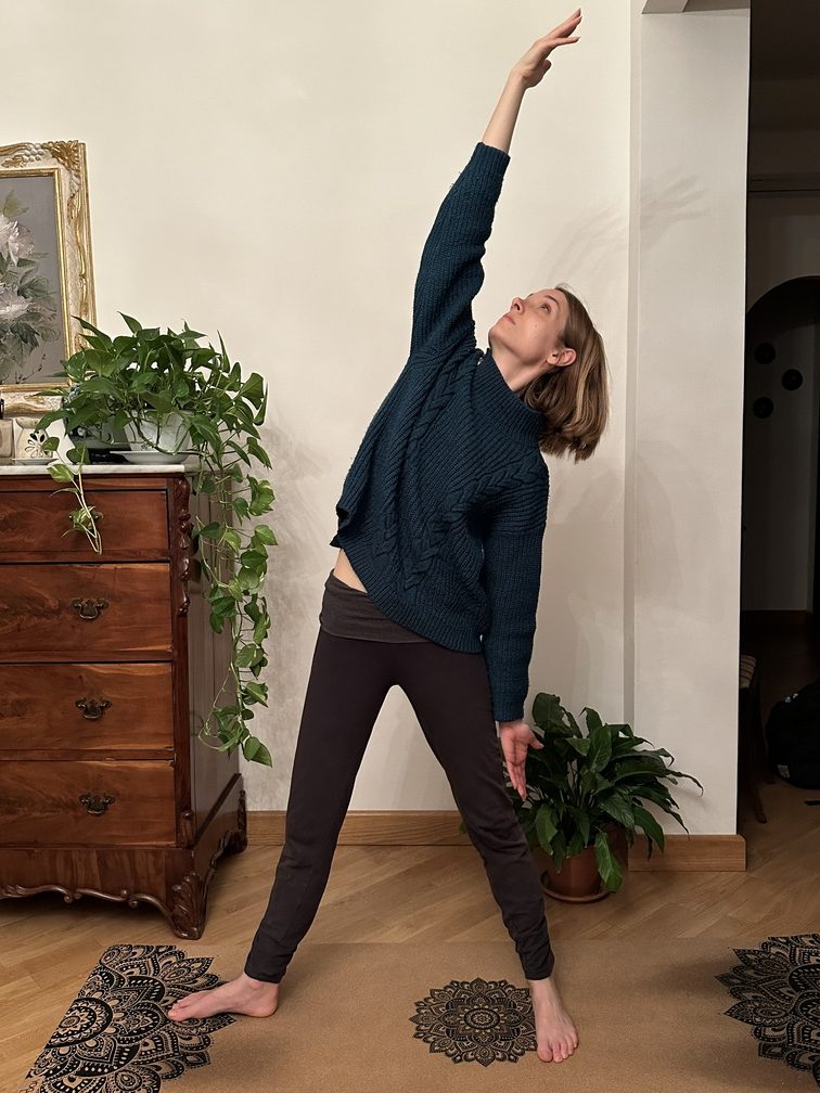Triangolo rovesciato/inverso - Viparita Trikonasana.