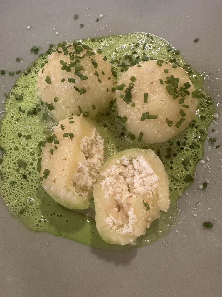 Ristorante Zur Rose - Praline di patate - ricotta affumicata - burro alle nocciole - salsa all’erba cipollina.