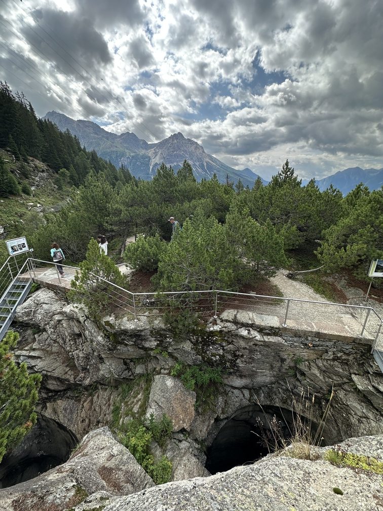 Il Giardino dei Ghiacciai a Cavaglia - Marmitte dei Giganti.