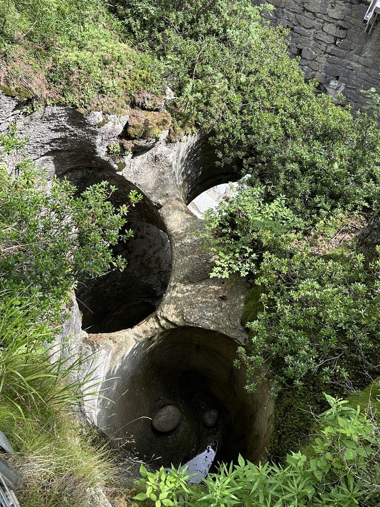 Il Giardino dei Ghiacciai a Cavaglia - Marmitte Cavagliasch..