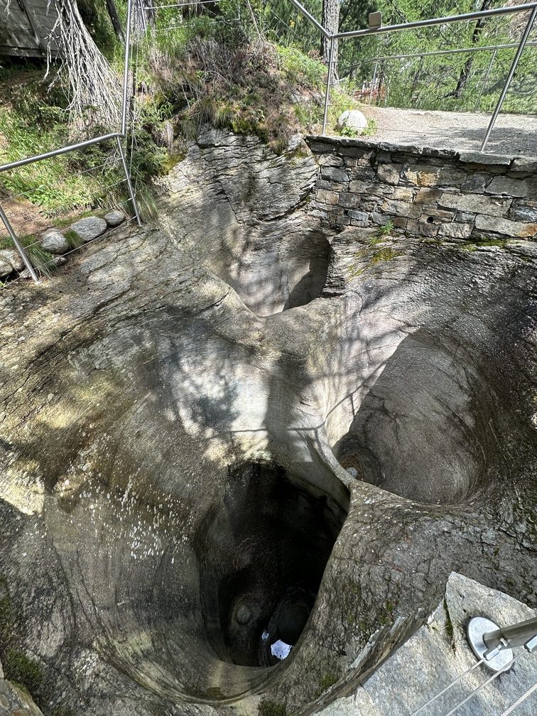 Il Giardino dei Ghiacciai a Cavaglia - Marmitte Cavagliasch..