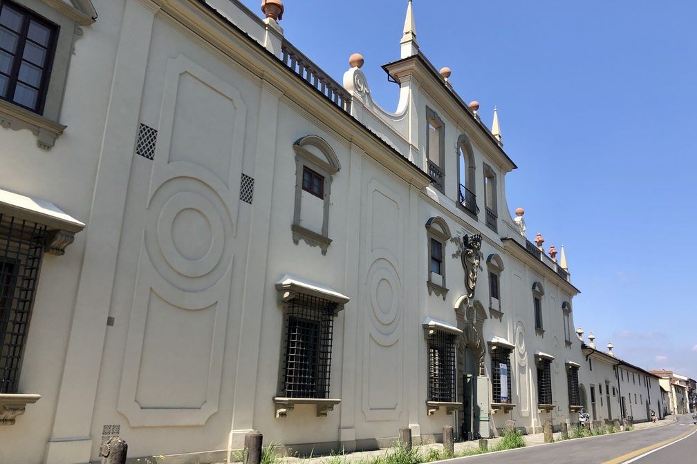 Villa Corsi Salviati - esterno su via Gramsci.