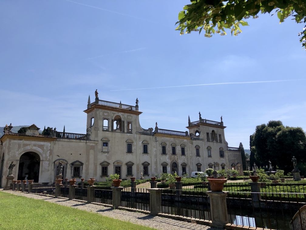 Villa Corsi Salviati - giardino all'italiana e pescaia.