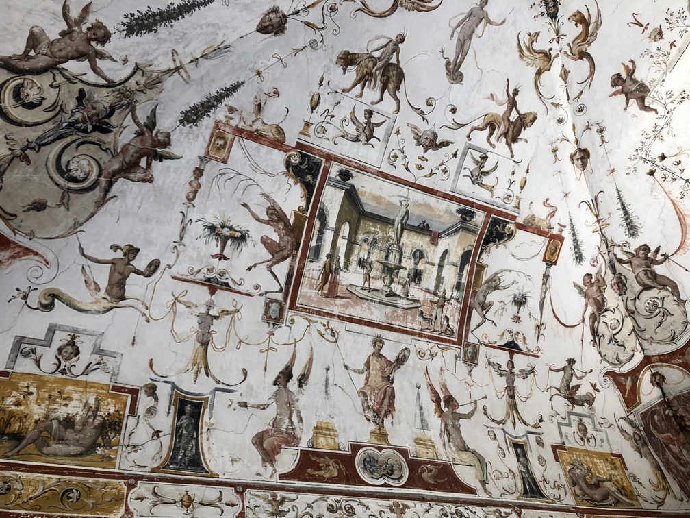 Villa Corsi Salviati - interno: affreschi di Tommaso del Verrocchio.