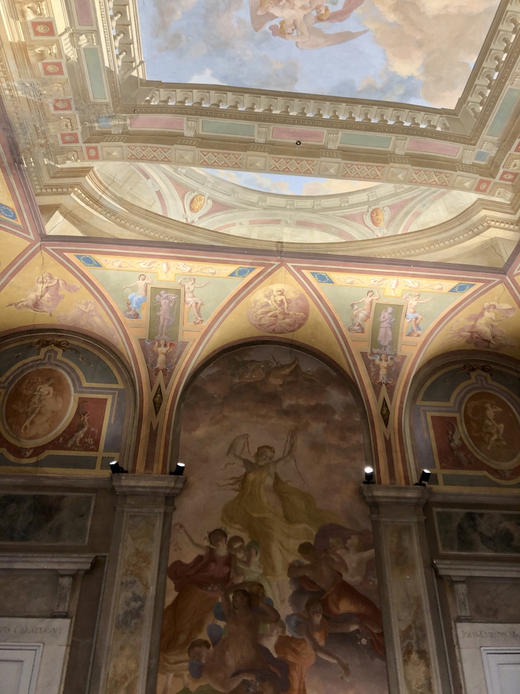 Villa Corsi Salviati - interno: sala della musica con affreschi di Eugenio Agneni.