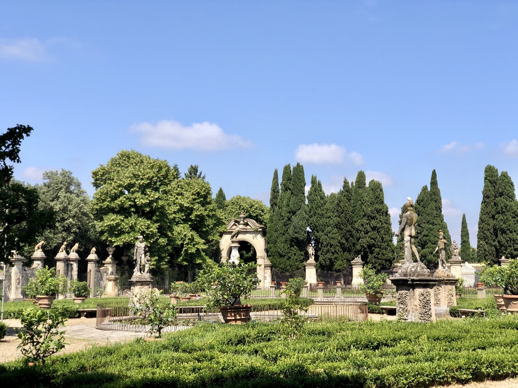 Villa Corsi Salviati - giardino all'italiana.