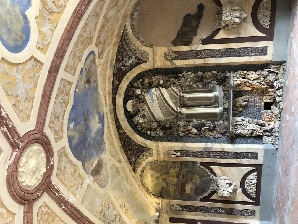 Villa Salviati - grotta.