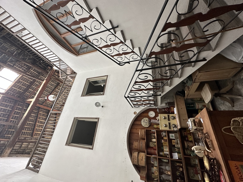 Museo della Cultura Popolare di Egna - emporio e scale interne.
