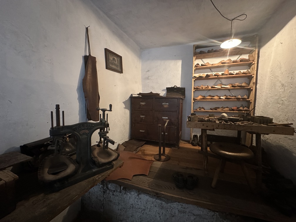 Museo della Cultura Popolare di Egna - bottega del calzolaio.