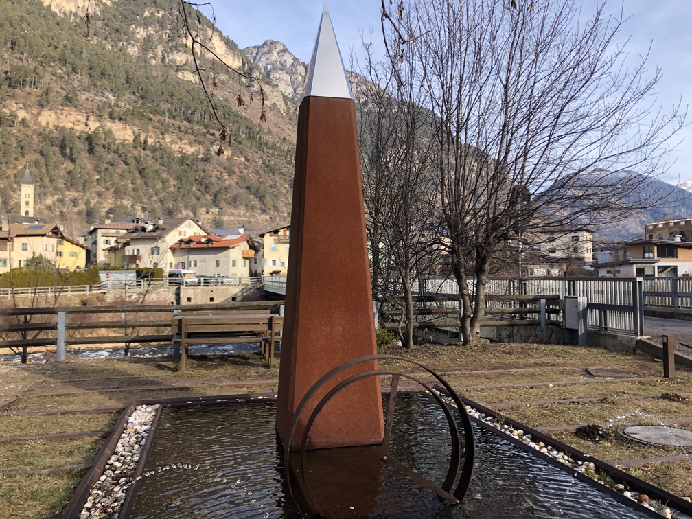 Ziano - opera "Simbolo dell'artigianato", donata dai fabbri Lucio e Jader Zorzi al paese di Ziano, 2011.