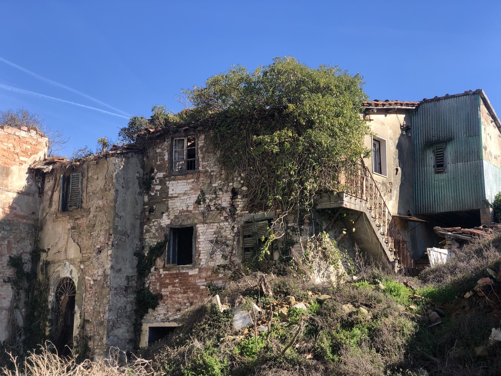 Museo MINE a Cavriglia - rovine del borgo Castelnuovo dei Sabbioni.