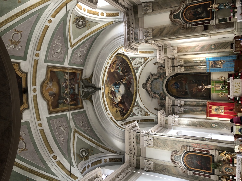 Ziano - Chiesa della Madonna di Loreto, interno.
