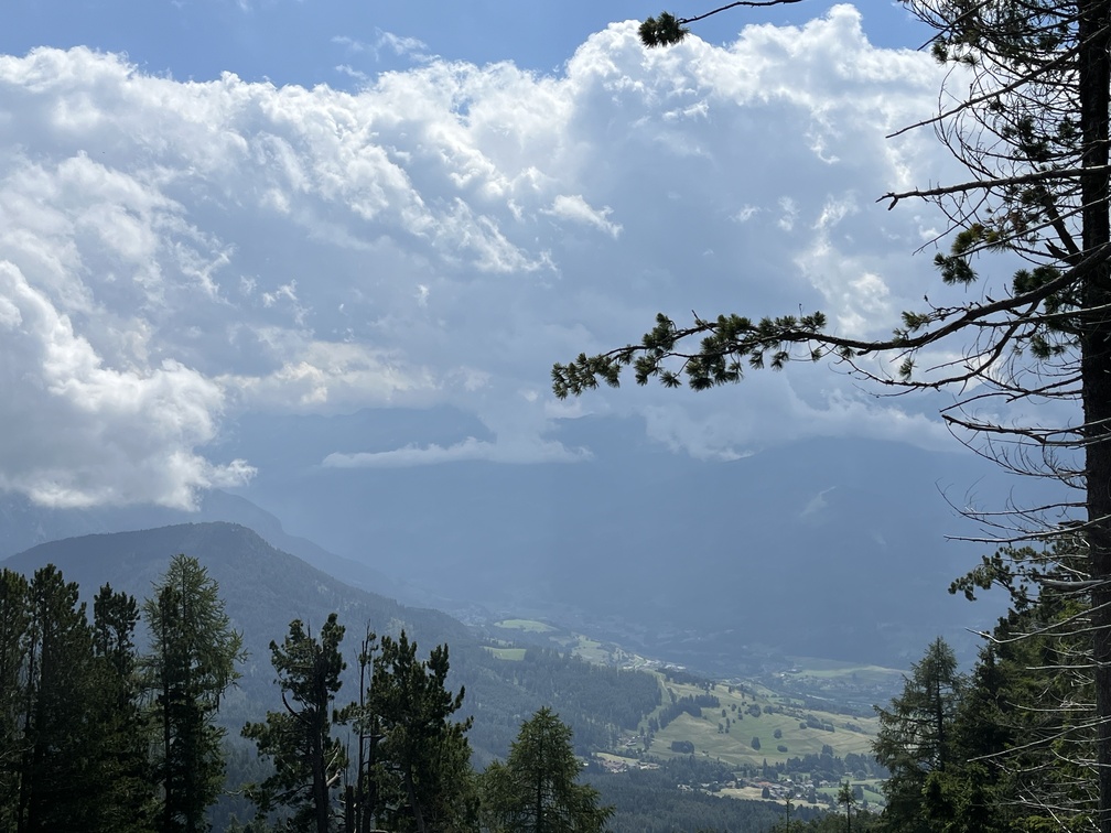 Salita verso la cima del Monte Cugola - panorama verso Lagorai e Monte Cucal.