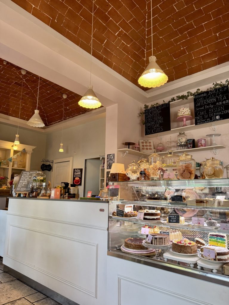 VaLù Bakery & Cakes - bancone interno.