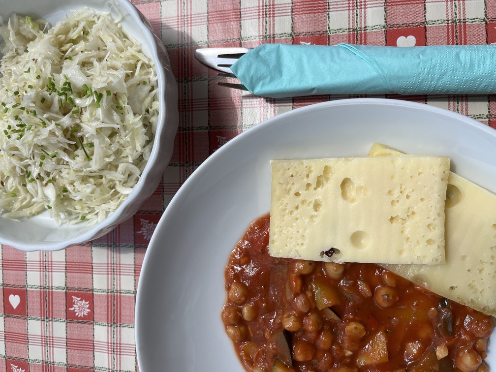 Malga Isi Hütte - ragu vegetale, formaggio di Cavalese e insalata di cavolo cappuccio.