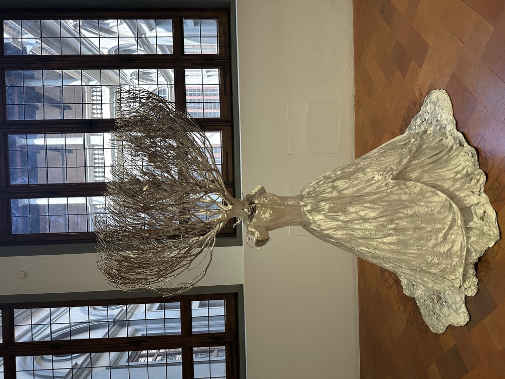 Anselm Kiefer, "Daphne (Dafne)", 2008-2011, resina, gesso, e rami.