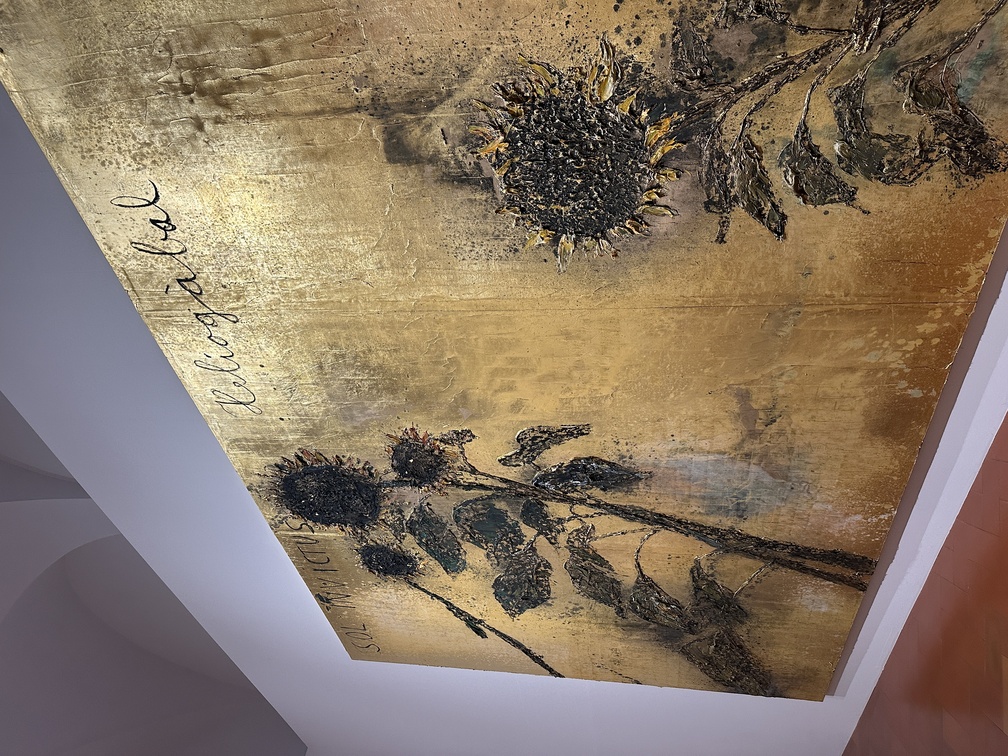 Anselm Kiefer, "SOL INVICTUS Heliogabal (Sole invitto Eliogabalo)", 2023, emulsione, olio, acrilico, gommalacca, foglia d'oro e sedimento di elettrolisi su tela.