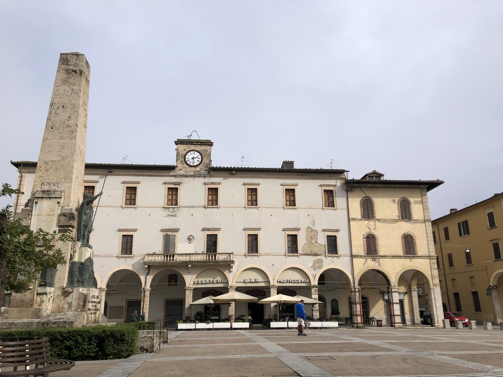 Colle Val d'Elsa - piazza Arnolfo di Cambio.