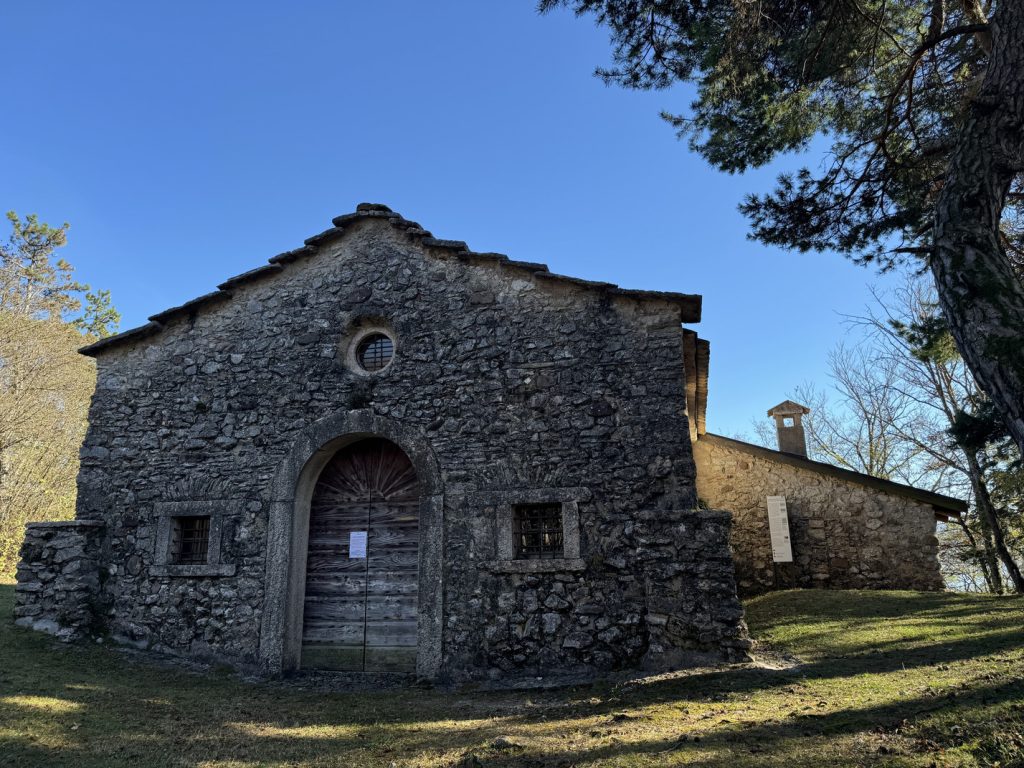 Lago di Cei - Chiesa di San Martino.