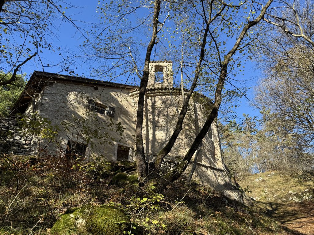 Lago di Cei - Chiesa di San Martino.