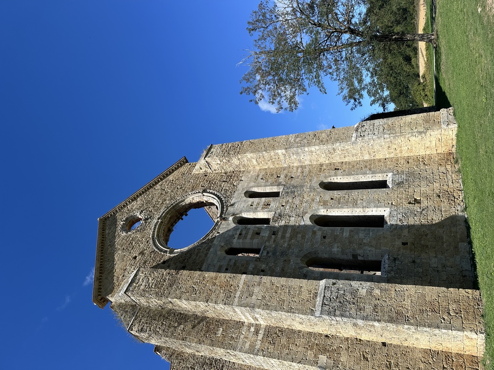 Abbazia di San Galgano - retro esterno.