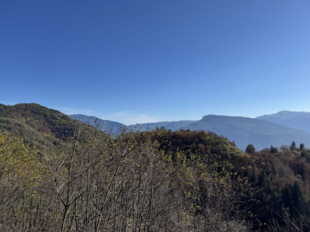 Lago di Cei - panorama su Monte Finonchio.