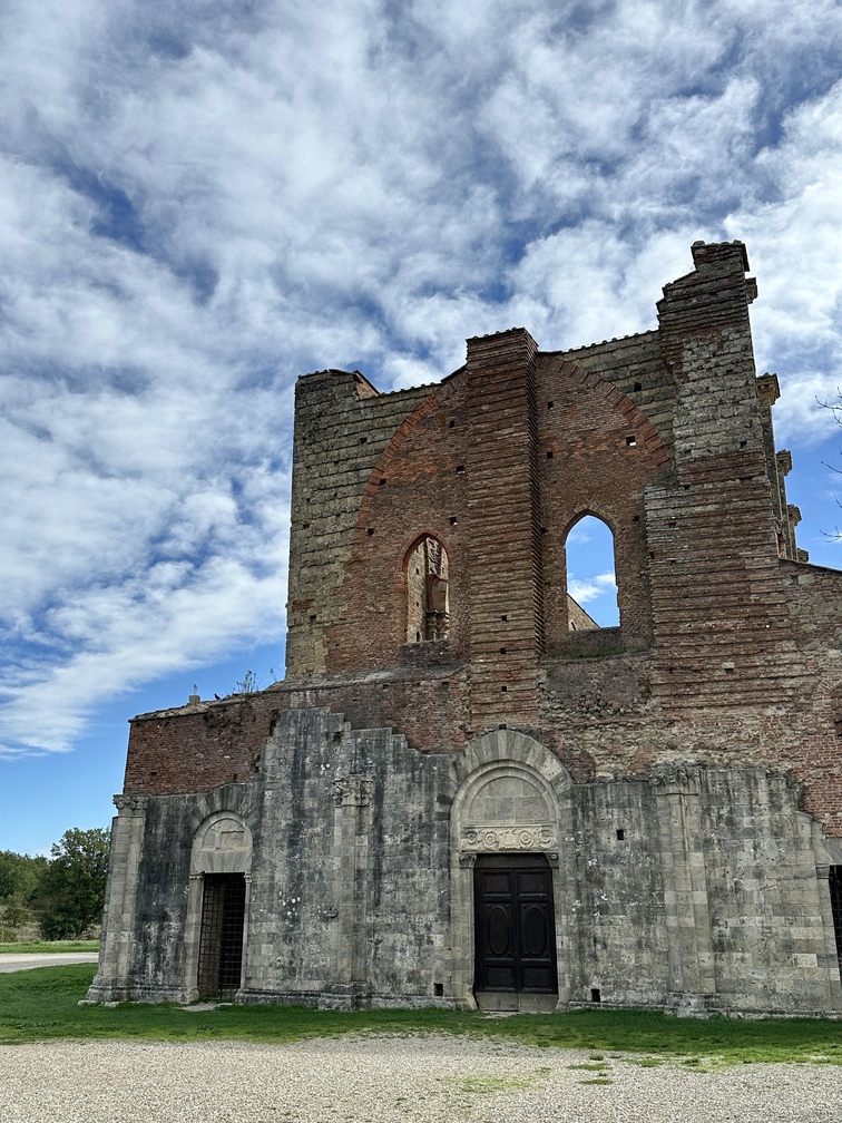 Abbazia di San Galgano - facciata.