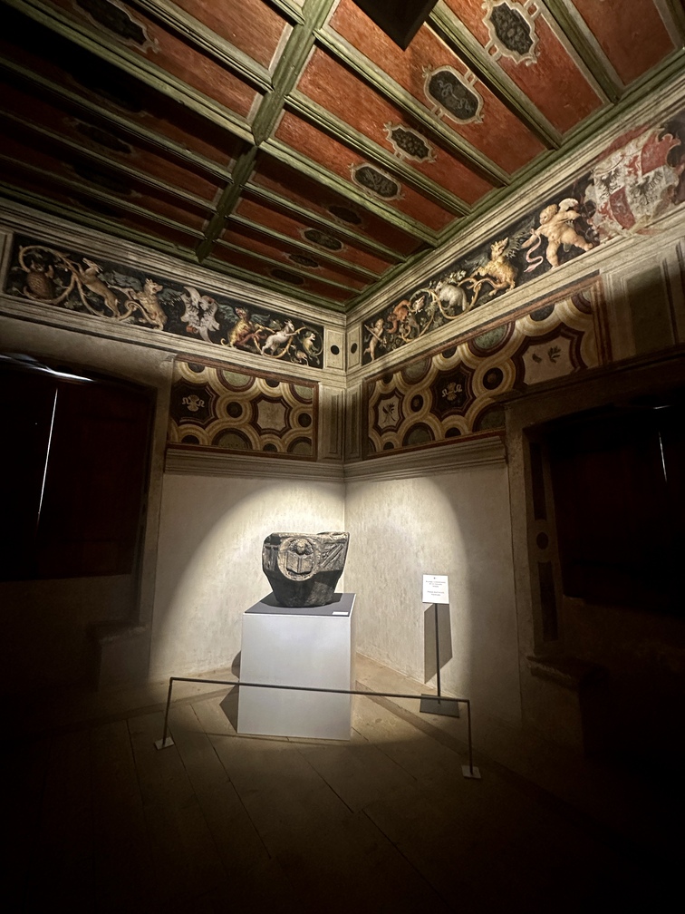 Sala dedicata all'antico fonte battesimale della Pieve di Fiemme.