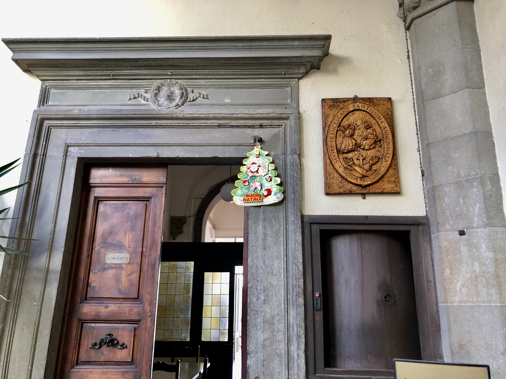 Ospedale Serristori - chiostro - entrata al convento e ruota per i bambini.