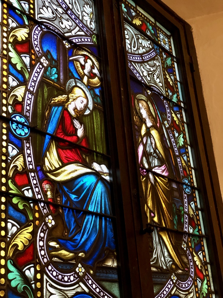 Ospedale Serristori - cappella - Annunciazione, vetreria di Monaco di Baviera, 1890.