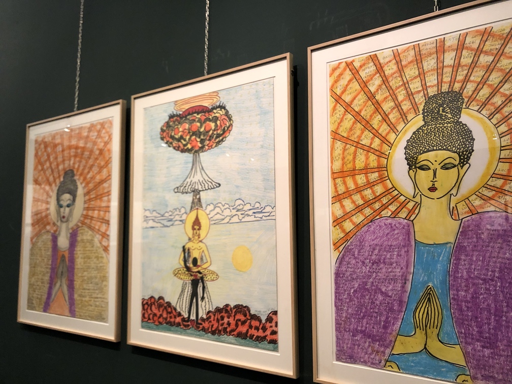 Giovanni Galli, <b> Il buddha della luce essenziale</b>, 2018; <b>Anatomica</b>, 2000; <b> Il buddha della luce metafisica</b>, 2018, grafite, pastello a cera e penna a sfera su carta.