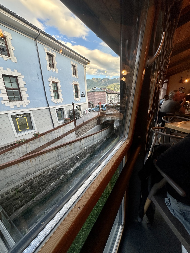 Pizzeria Excelsior di Cavalese - vista sul Rio Gambis.
