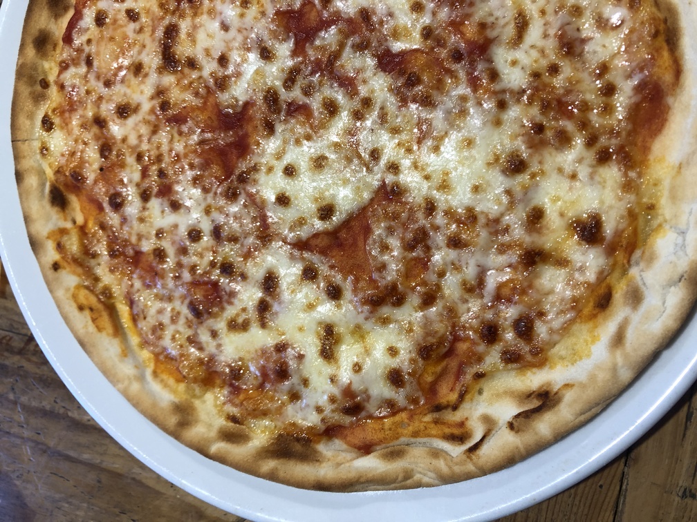 Tana del Grillo a Cavalese - pizza margherita senza glutine.