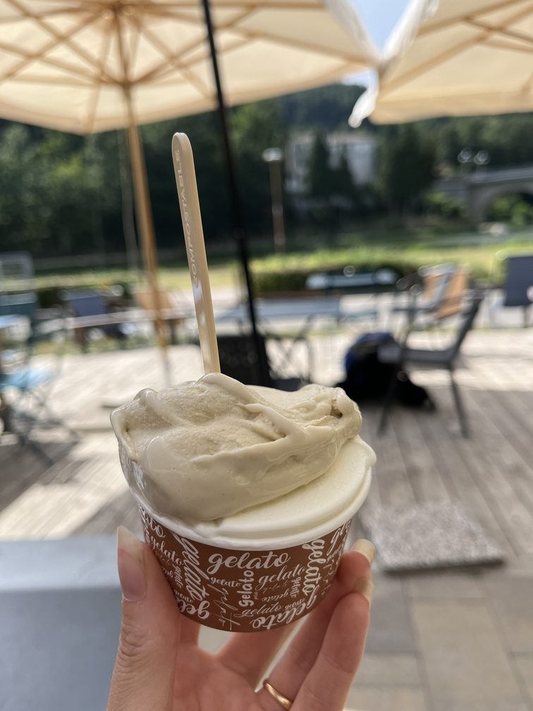 Castel dell'Alpi - gelato al Bar La Spiaggetta.