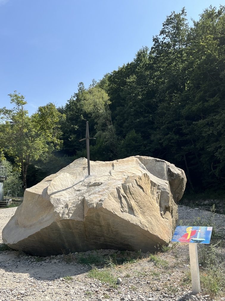 Castel dell'Alpi - La Spada nella roccia.