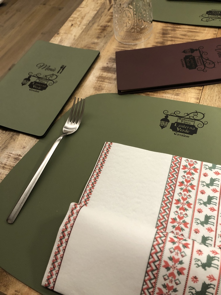 Ristorante Lanterna Verde a Cavalese - apparecchiatura.
