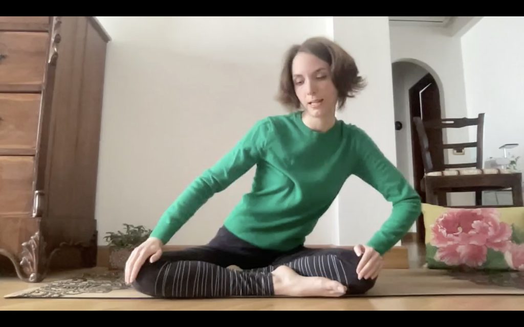 Yoga - scioglimento della colonna vertebrale.