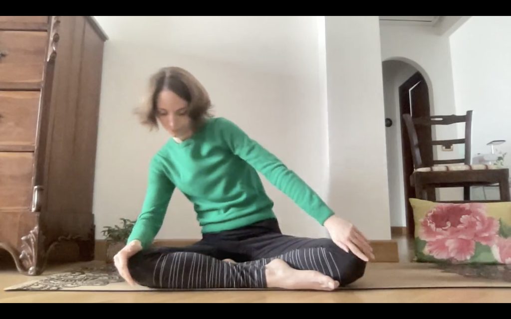 Yoga - scioglimento della colonna vertebrale.