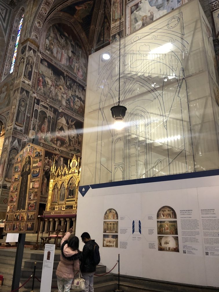 Cappella Bardi a Santa Croce (Firenze) – ponteggi per i restauri degli affreschi di Giotto.