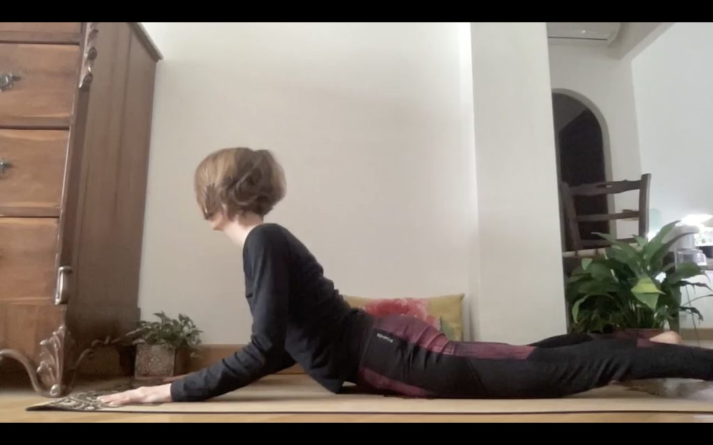 Yoga - Bhujangasana, posizione del cobra.