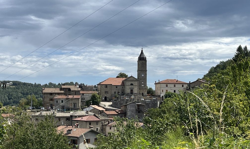 Qualto - veduta dalla strada.