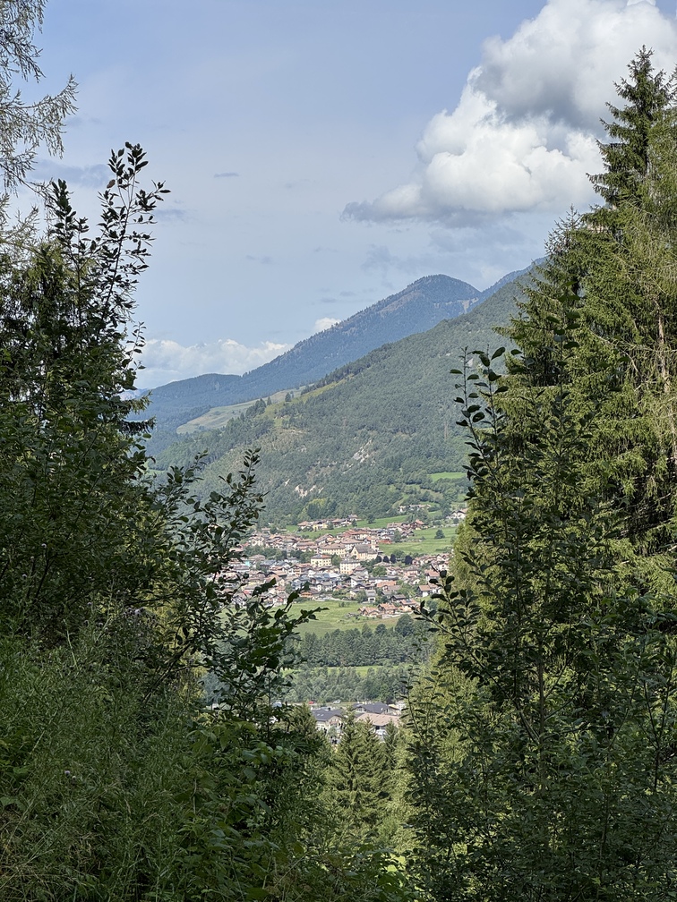 Escursione da Zanolin a Belvedere - scorcio di Panchià.